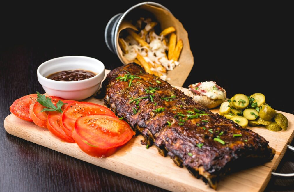 roasted ribs with sliced tomatoes and potatoes